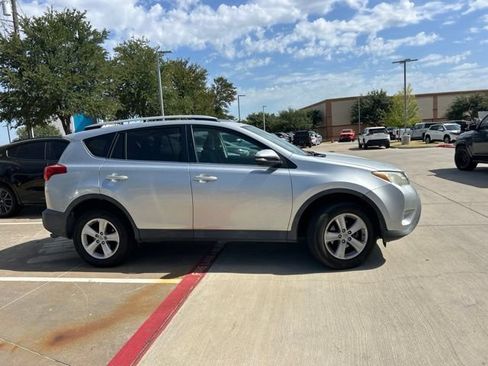 Used 2013 Toyota RAV4 XLE FWD image 2