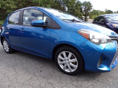 Used 2017 Toyota Yaris 4-Door Hatchback FWD image 4