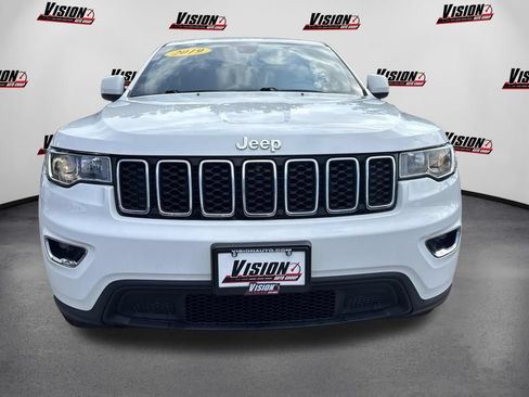 Used 2019 Jeep Grand Cherokee Laredo AWD/4WD image 2