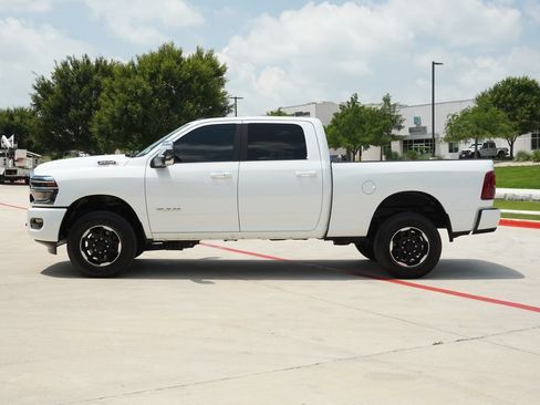 Used 2025 RAM 2500 Laramie AWD/4WD image 3