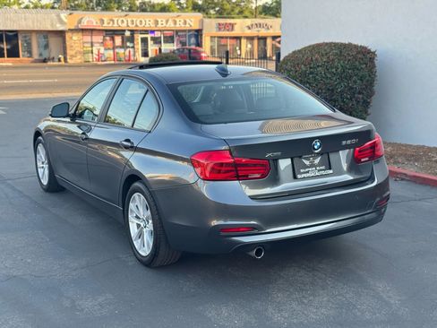 Used 2018 BMW 320i xDrive Sedan w/ Premium Package image 4