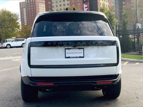 New 2025 Land Rover Range Rover SE image 4