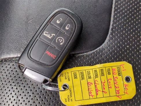 Used 2019 Jeep Cherokee Limited image 35