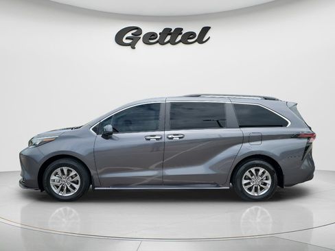 Certified 2025 Toyota Sienna XLE FWD image 8
