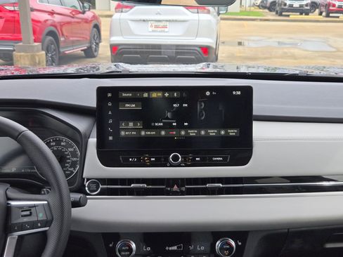 Used 2025 Mitsubishi Outlander SE FWD image 16
