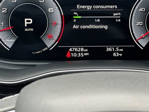 Used 2021 Audi Q8 Premium image 32