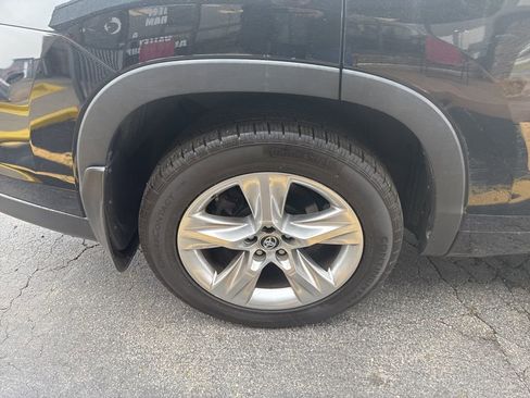 Used 2016 Toyota Highlander Limited image 19