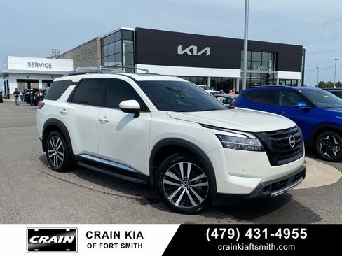 Used 2024 Nissan Pathfinder Platinum w/ Lighting Package (N93) AWD/4WD image 1