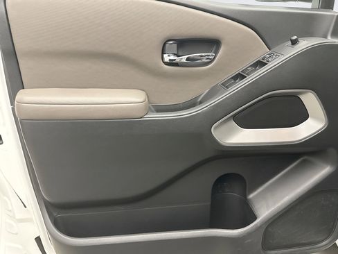 Used 2022 Nissan Frontier SV image 9