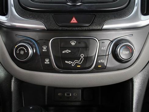 Used 2019 Chevrolet Equinox LS image 6