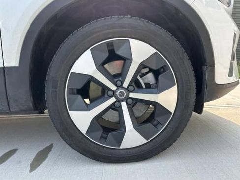 Used 2023 Volvo XC40 B5 Plus w/ Climate Package AWD/4WD image 10