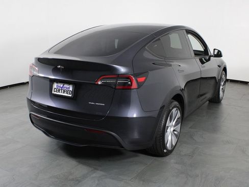 Used 2024 Tesla Model Y Long Range AWD/4WD image 3