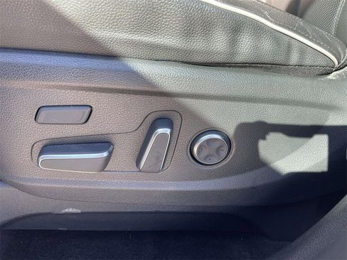 Used 2023 Hyundai Palisade Limited w/ Winter Package image 16