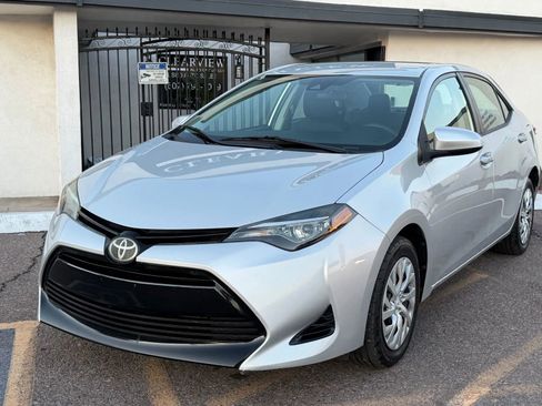Used 2018 Toyota Corolla LE image 2