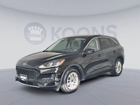 Used 2021 Ford Escape SE image 1
