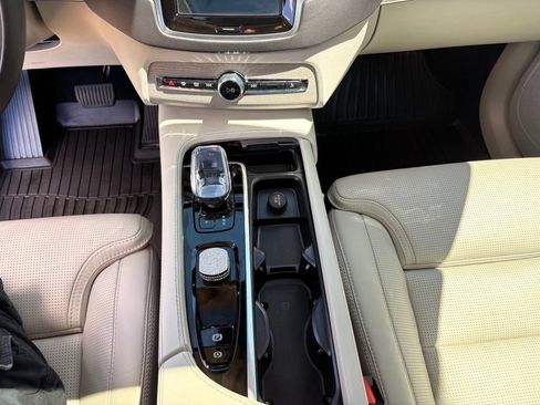 Used 2025 Volvo XC90 T8 Ultra w/ Protection Package AWD/4WD image 21