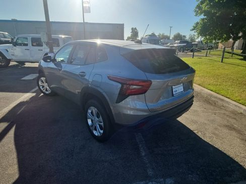 Used 2025 Chevrolet Trax LS FWD image 6