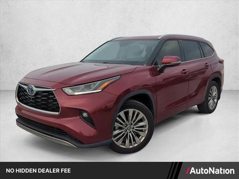 Used 2023 Toyota Highlander Platinum FWD image 1