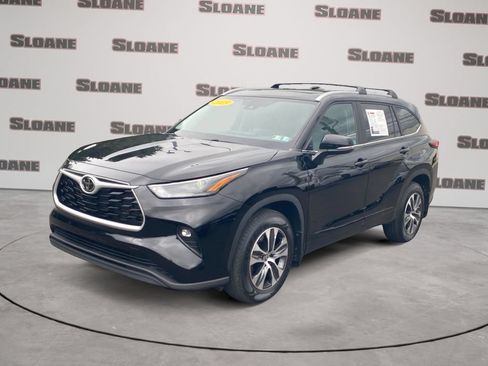 Used 2023 Toyota Highlander XLE AWD/4WD image 1