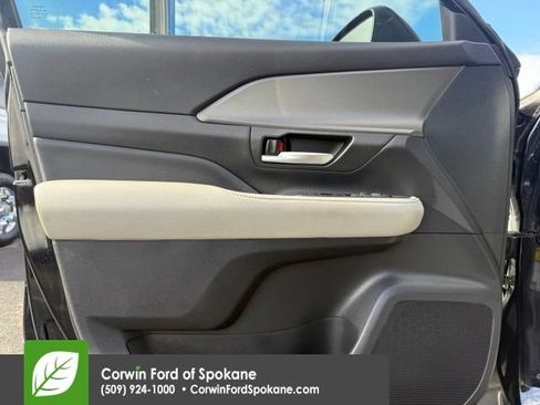 Used 2024 Toyota Grand Highlander AWD image 20