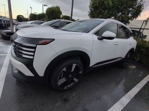 New 2025 Nissan Kicks SR FWD image 4