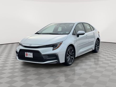 Used 2022 Toyota Corolla SE image 3