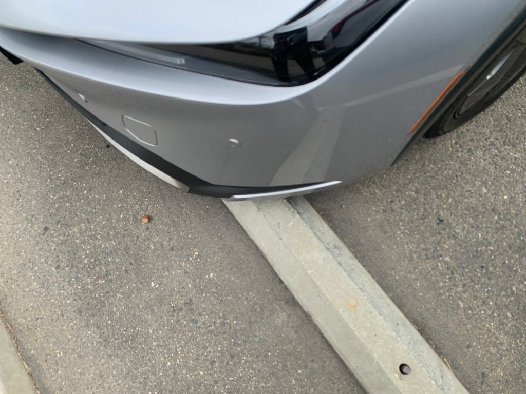 Used 2025 Toyota Prius Plug-In Hybrid FWD image 2