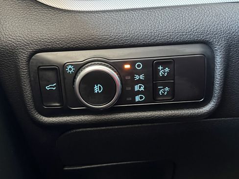Used 2023 Ford Explorer XLT w/ Equipment Group 202A AWD/4WD image 40