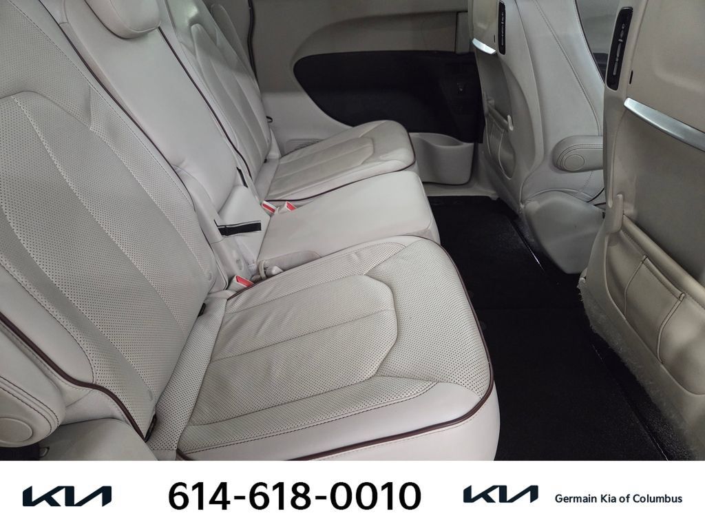 Used 2017 Chrysler Pacifica Limited w/ UConnect Theater Package FWD image 19
