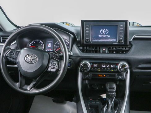 Used 2022 Toyota RAV4 XLE FWD image 17