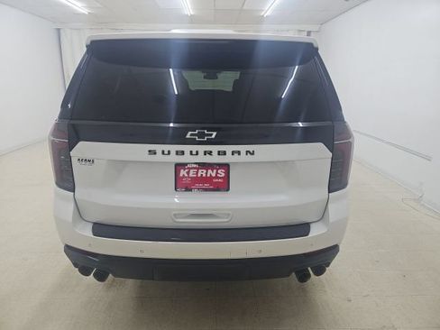 Used 2025 Chevrolet Suburban Z71 AWD/4WD image 18