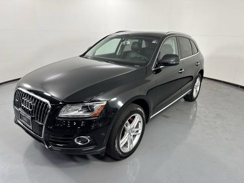 Used 2017 Audi Q5 2.0T Premium Plus w/ Technology Package AWD/4WD image 3