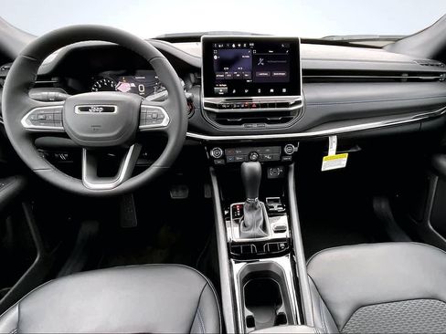 New 2026 Jeep Compass Latitude image 10