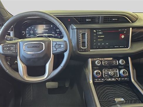 Used 2024 GMC Yukon XL Denali image 9
