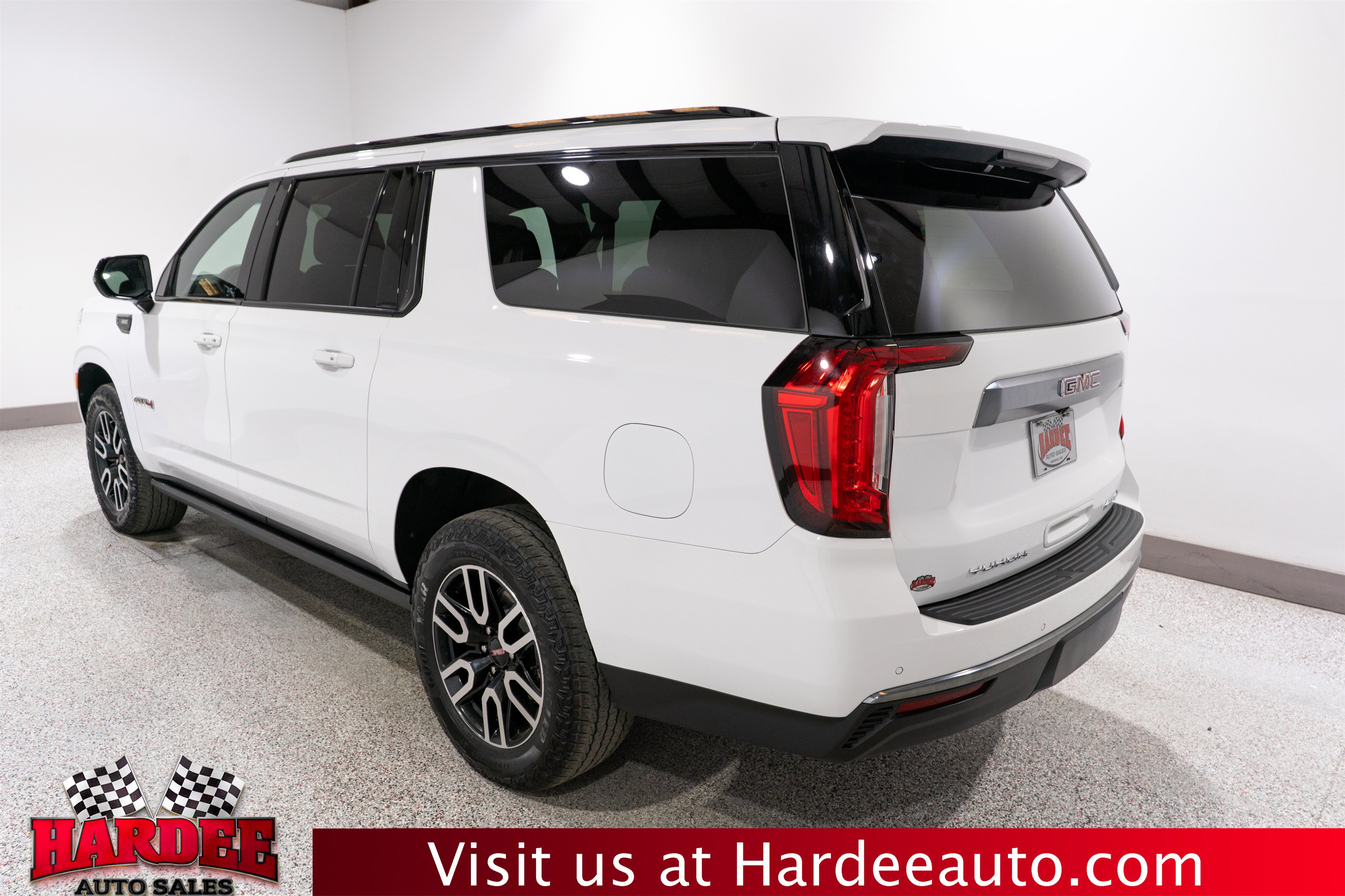 Used 2023 GMC Yukon XL AT4 AWD/4WD image 3