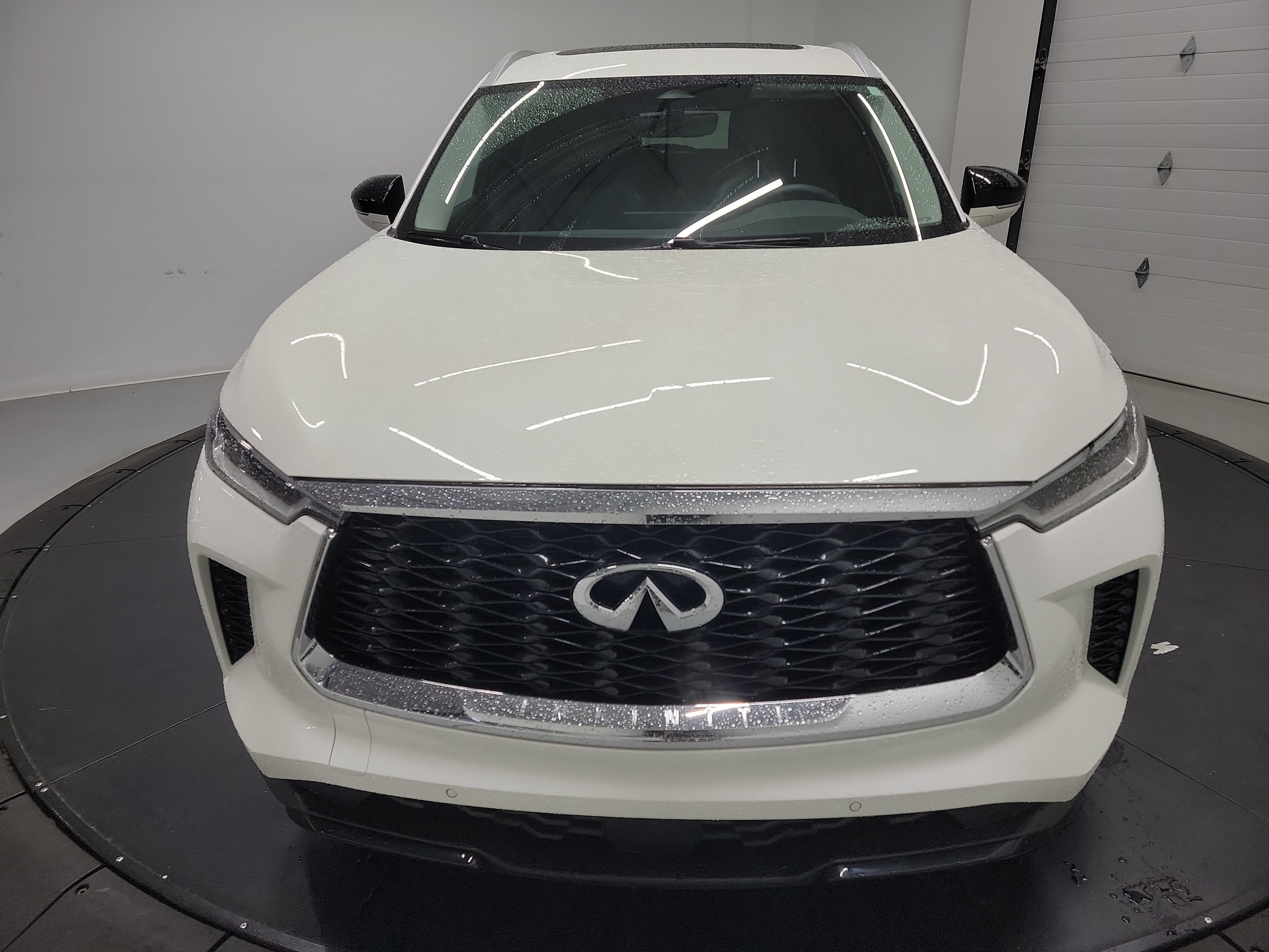 Used 2023 INFINITI QX60 Luxe w/ Cargo Package AWD/4WD image 2