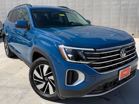 Used 2025 Volkswagen Atlas SE FWD image 1