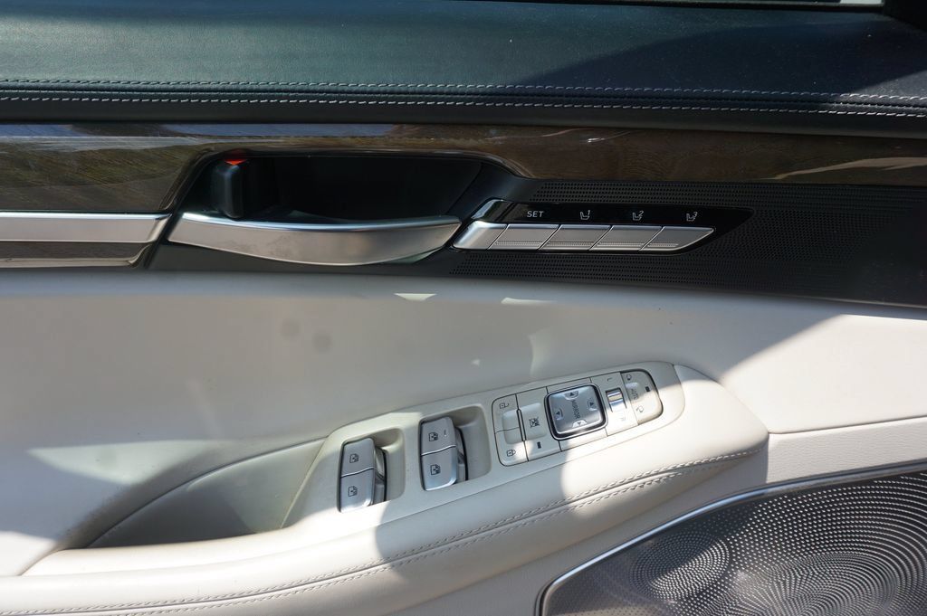 Used 2019 Genesis G90 3.3T Premium AWD/4WD image 3
