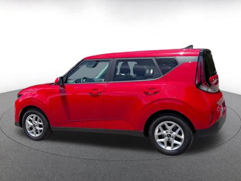 Used 2025 Kia Soul LX w/ LX Technology Package FWD image 9