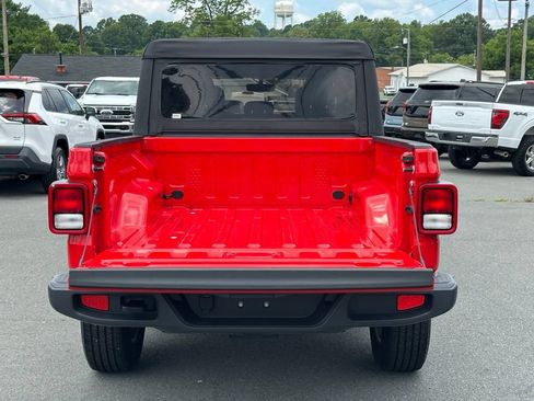 Used 2023 Jeep Gladiator Overland AWD/4WD image 8