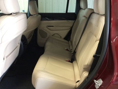 Used 2024 Jeep Grand Cherokee Limited image 39