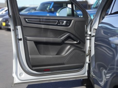 Used 2021 Porsche Cayenne image 30