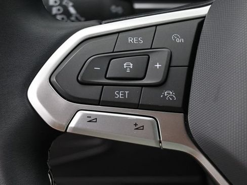 Used 2023 Volkswagen Tiguan SE FWD image 17