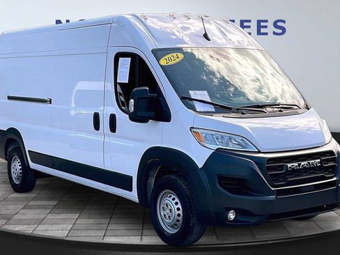 Used 2024 RAM ProMaster 2500 w/ Convenience Group FWD image 3