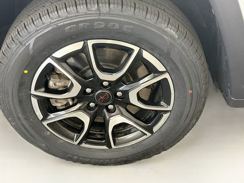 Used 2025 Jeep Compass Trailhawk w/ Trailer Tow Group AWD/4WD image 34