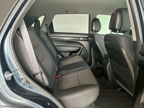 Used 2011 Kia Sorento LX w/ Convenience Pkg FWD image 29