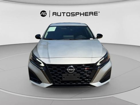 Used 2023 Nissan Altima 2.5 SR w/ SR Premium Package FWD image 2