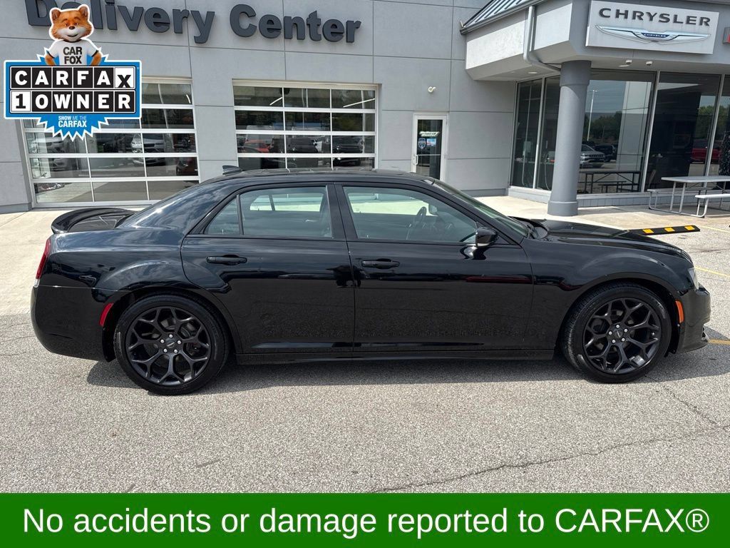 Used 2020 Chrysler 300 S w/ 300S Premium Group RWD image 4
