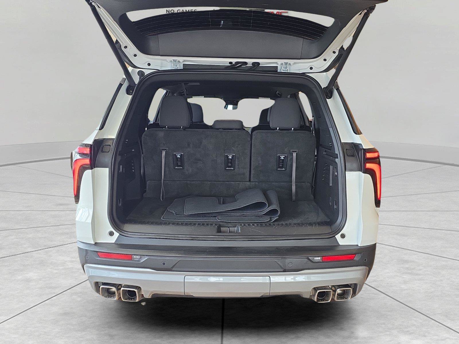 Used 2026 Chevrolet Traverse LT w/ Driver Confidence Package FWD image 13