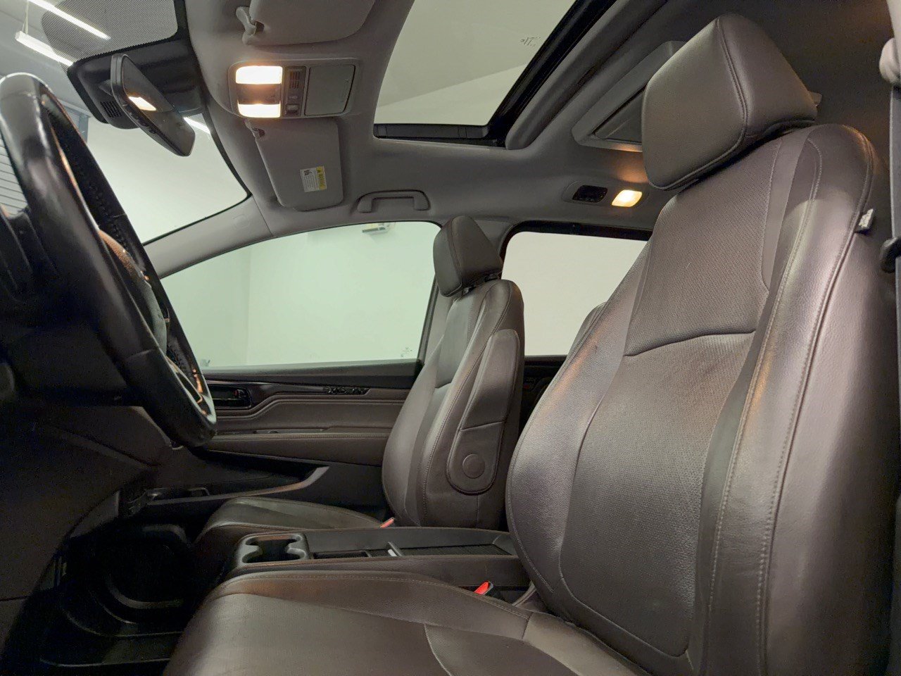 Used 2018 Honda Odyssey Elite image 5